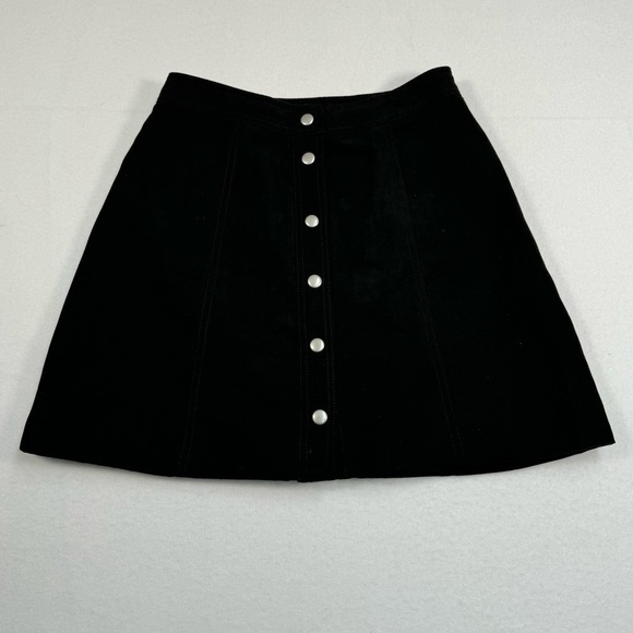 H & M Divided Suede A Line Mini Skirt Womens Size 4 Snap Button Down Black Lined - Picture 1 of 8